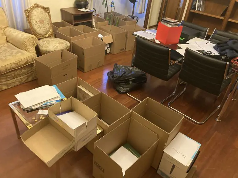 Mattarella ostenta il grande distacco dal Quirinale. Si sposta a Palermo e mostra gli scatoloni pronti