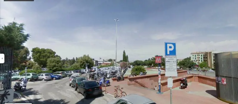 Baby gang semina il panico in metro, guardia giurata spara in aria