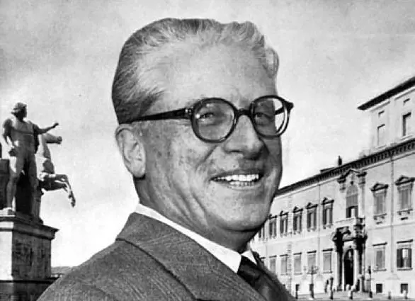 Giovanni Gronchi, equidistante tra i due blocchi in cui era diviso il mondo