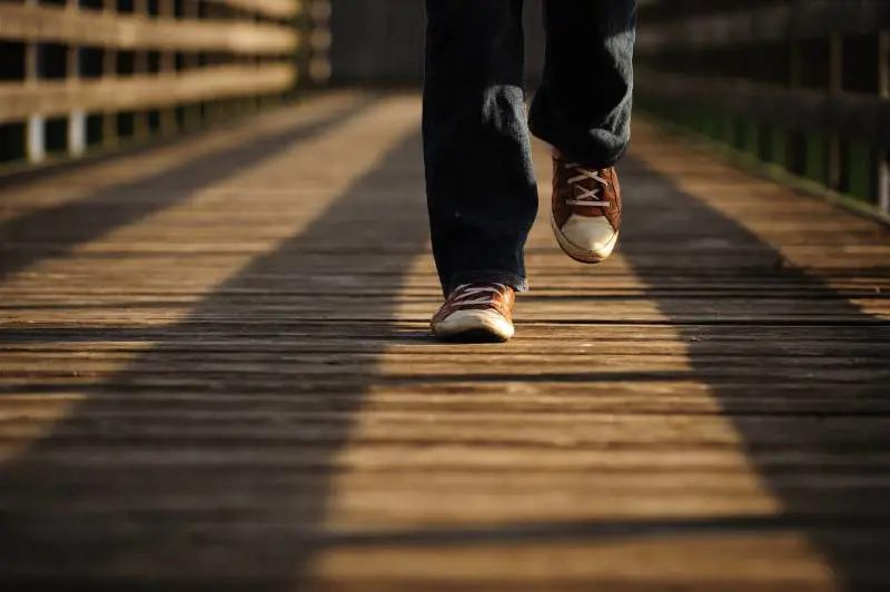 Ti piace camminare? Ora un'app ti paga per farlo