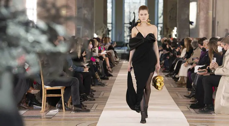 Schiaparelli: i tre colori di una realtà surreale