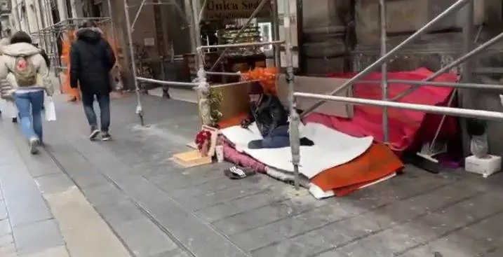 Emergenza freddo: la Curia di Napoli apre dormitorio per i clochard nell’Archivio