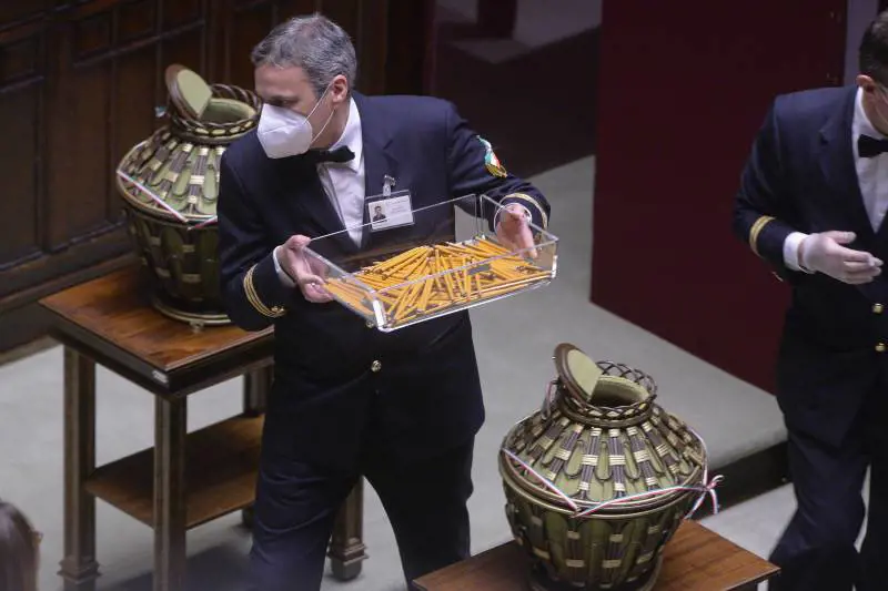 Quirinale, nello scrutinio spunta una scheda in più. "Ma il voto è valido"