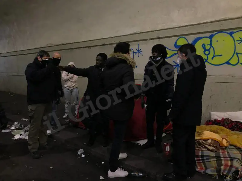 Bottiglie rotte, "Allah Akbar", donne in ostaggio. Sala scopre ora il degrado