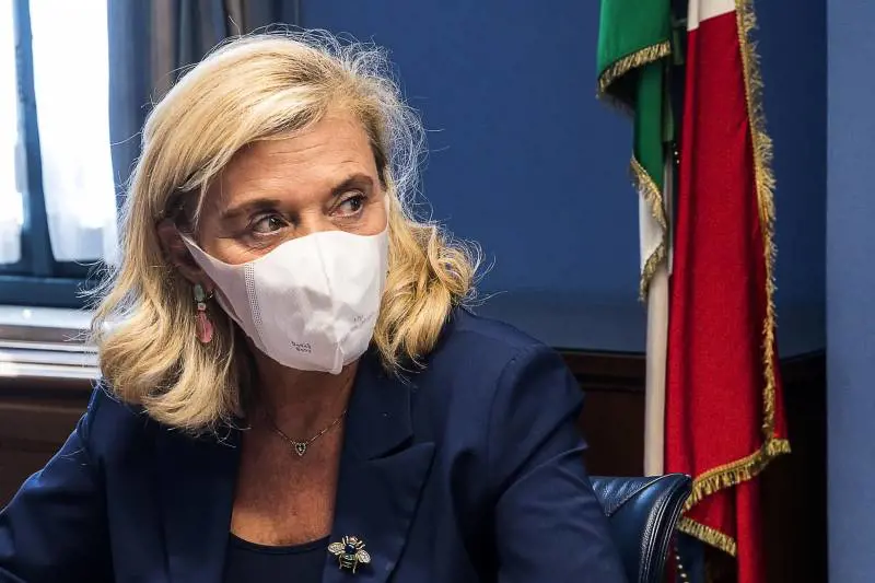 Rispunta il nome della Belloni. E scoppia subito il caos