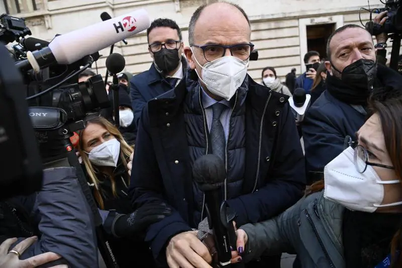 Letta coltiva cespugli a sinistra con l'occhio ai 5s
