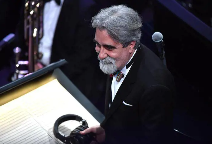 Sanremo, Beppe Vessicchio positivo. Casi anche tra orchestrali e coristi