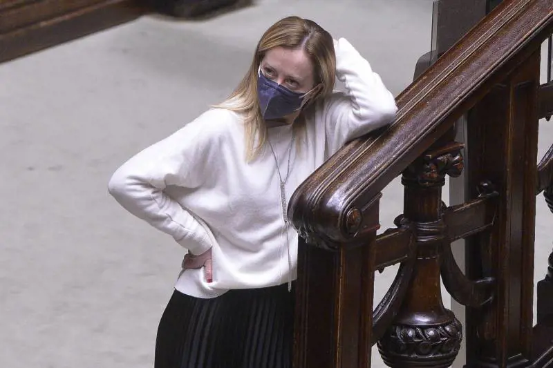 "Rifondare il centrodestra da capo". Ora la Meloni va all'attacco