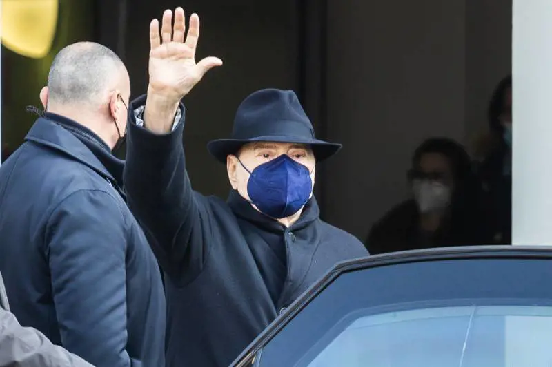 Silvio Berlusconi dimesso dal San Raffaele