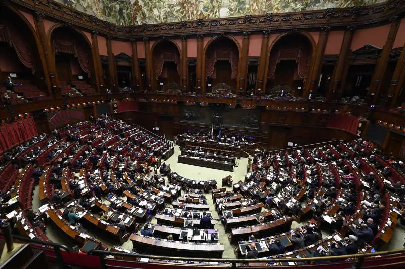 La "valanga" di tasse che spacca la maggioranza