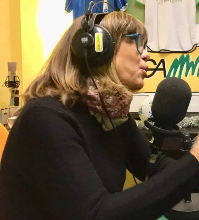 Accoltellata la speaker di Radio Gamma: le sue condizioni