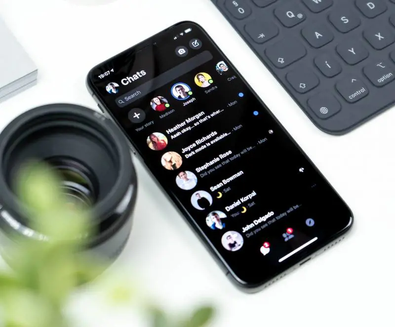 Screenshot "vietati" e avatar: così Zuckerberg cambia Facebook