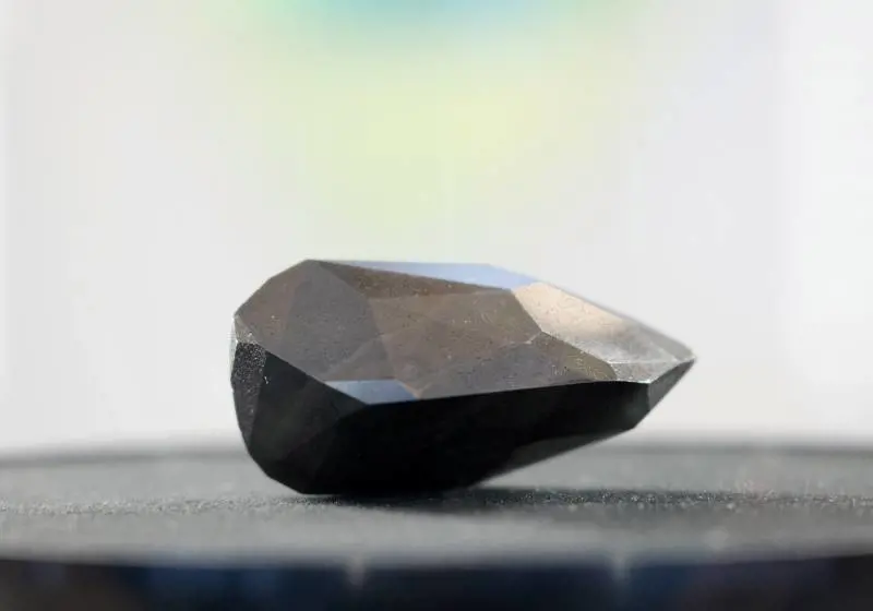 Asta per aggiudicarsi "Enigma". Il diamante venuto dallo spazio