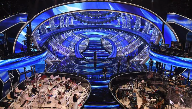 Festival di Sanremo: le cadute dalle scale e i momenti imbarazzanti