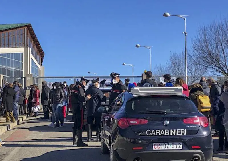 Gli ispettori nella scuola del prof molestatore. Decine di denunce: "Tutto nascosto per anni"