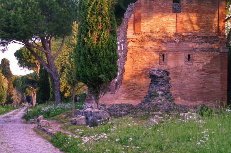 Resti lungo Via Appia Antica