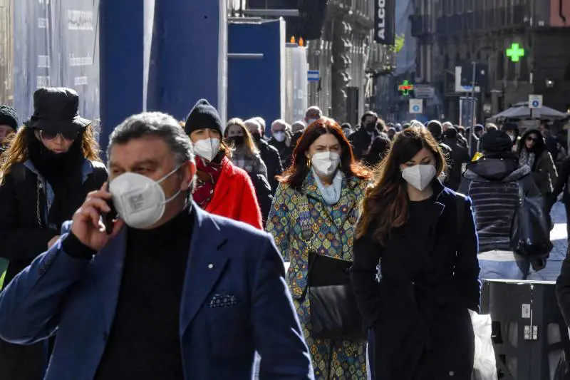 Quarantena e contatti stretti: le regole non cambiano