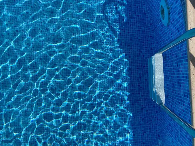 La guerra in Ucraina travolge anche le piscine. Costi per il riscaldamento dell'acqua triplicati