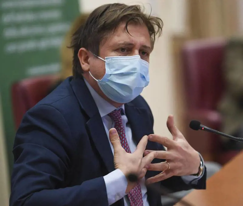 Contagi al minimo da inizio anno. Sileri: "Le regole sono da rivedere"