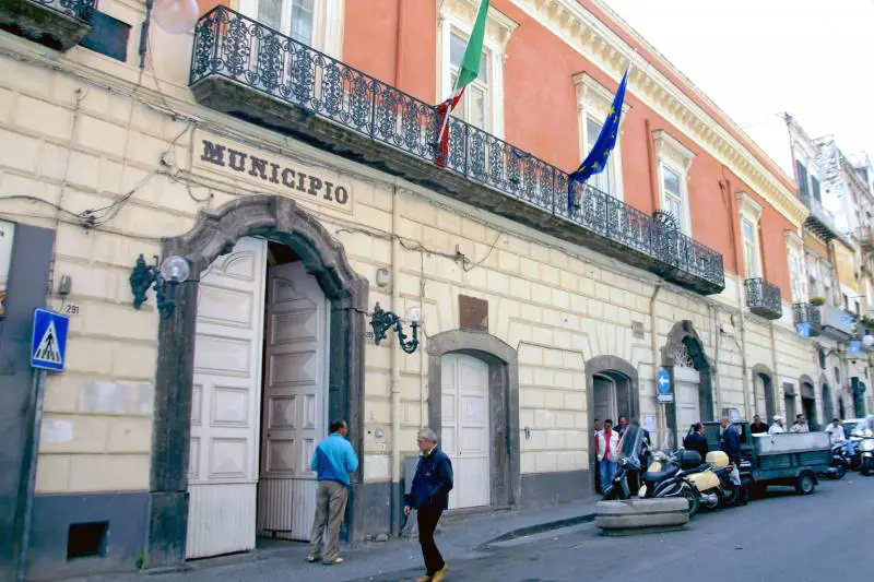 Torre Annunziata, blitz della Dda: tra i 12 indagati anche il sindaco