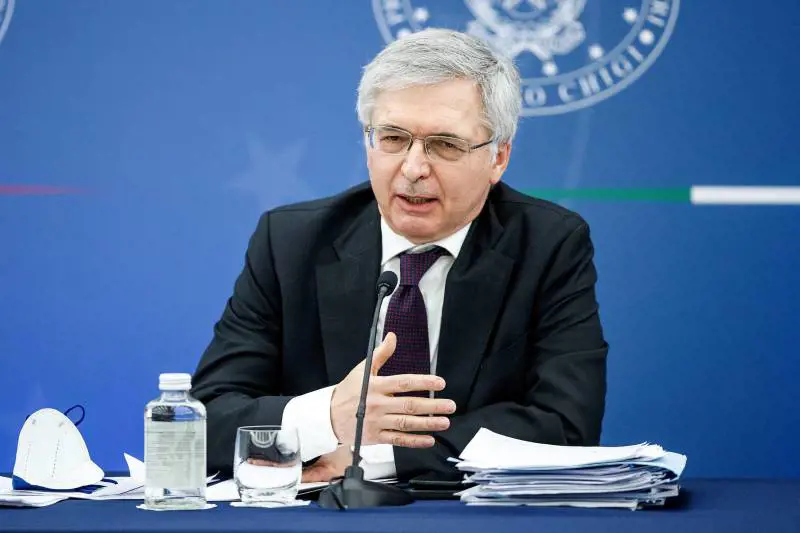 Fitch smonta il miracolo dell'Italia: Pil solo +2,7%. Pesa il fattore energia