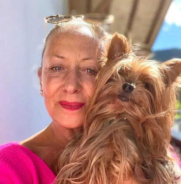 Carolyn Smith svela: "Per un'infezione al fegato ho sospeso la chemioterapia"