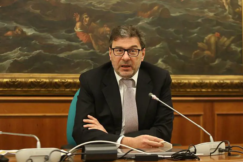 "Ride tutto il mondo": Giorgetti tuona sul Superbonus