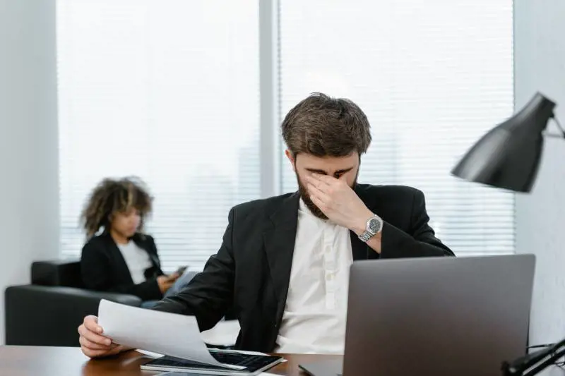 Crescono gli anti-lavoro ma si "fatica" la metà