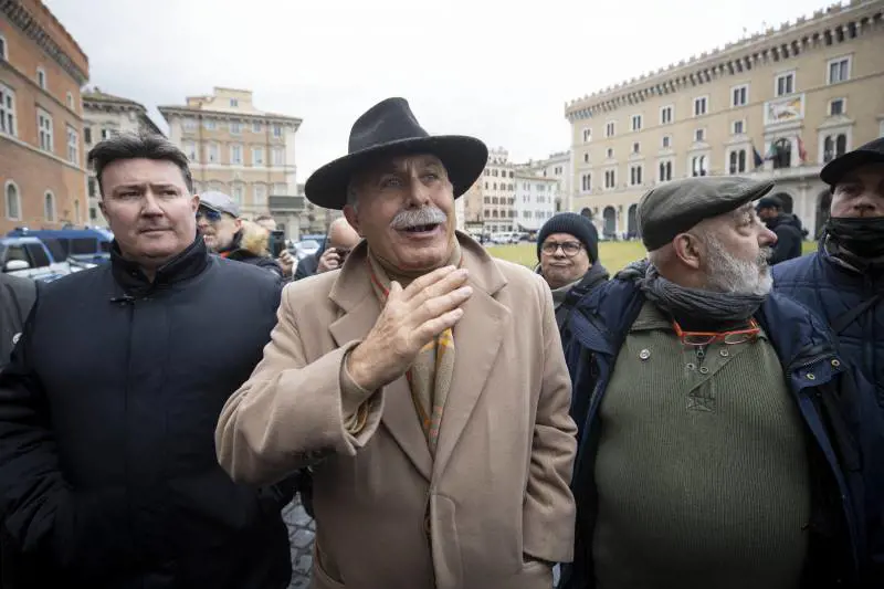 Gli strani partiti improvvisati dei candidati più improbabili