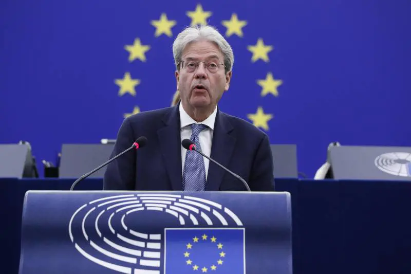 Diktat dell'Eurogruppo: adesso tagliate il debito. Gentiloni: Pil in ribasso