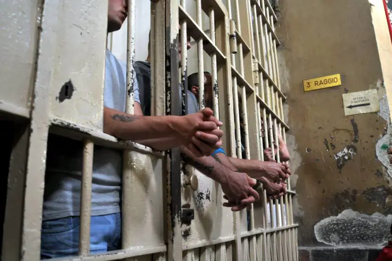 Rivolta nel carcere di Piacenza. Gli agenti in tenuta antisommossa