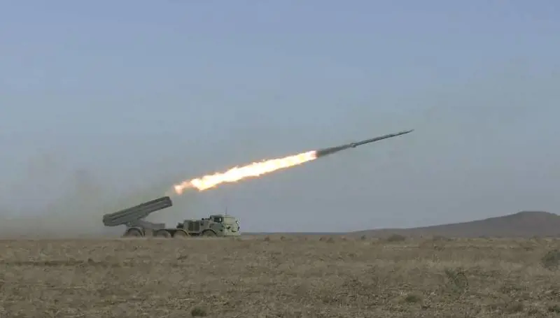 Non solo truppe e carri armati. Guerra "ibrida" anche a Kiev