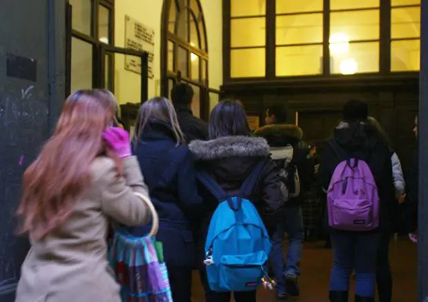 Fidanzati contesi, violenta rissa tra ragazzine