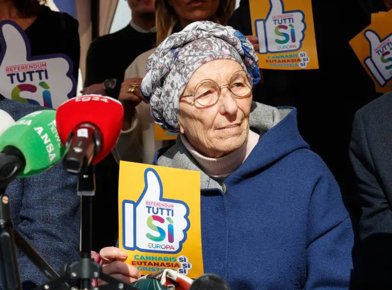 Emma Bonino: "Sono nata e sono radicale, vi racconto la militanza con Pannella"