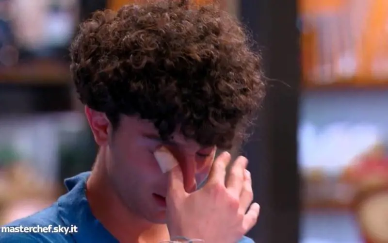 "Non riesco...". E scoppia in lacrime a Masterchef