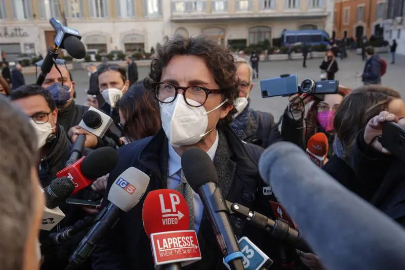 Stupidario della guerra: quella gara tra i grillini a chi la spara più grossa