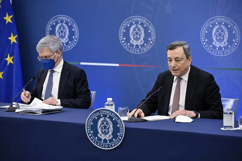 Il governo anticipa il Def. Pd e M5s battono cassa