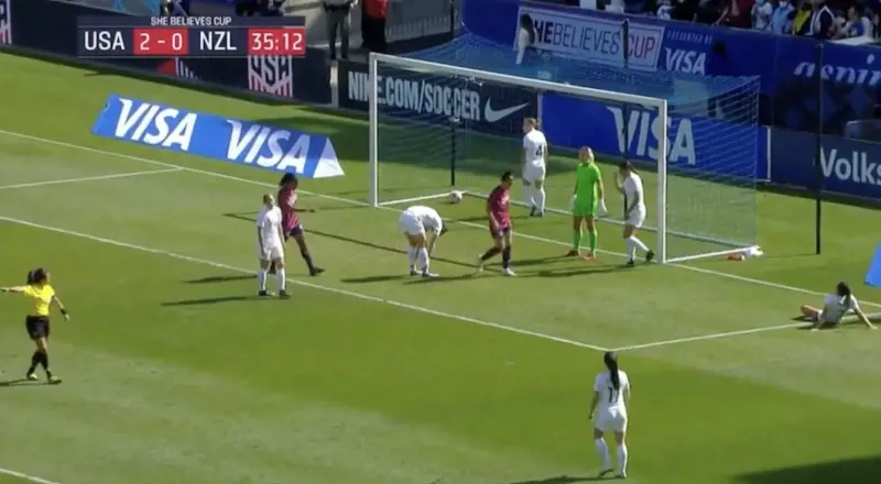 Tre autogol nella stessa partita: la calciatrice fa il record