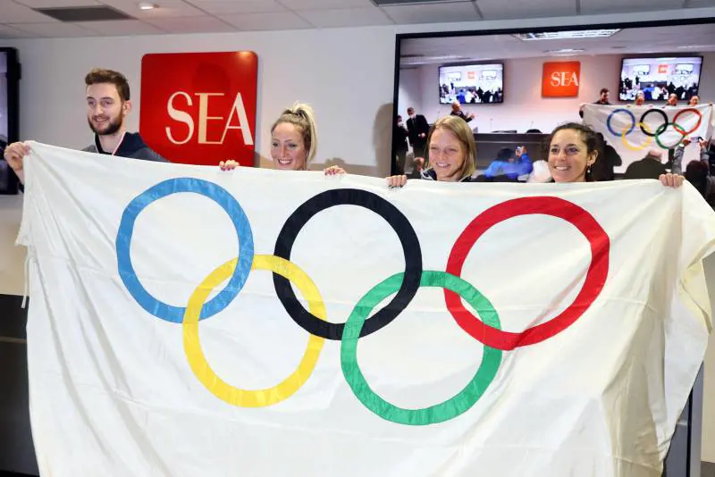 Abbiamo la bandiera olimpica. Ora non ci resta che... Giocare