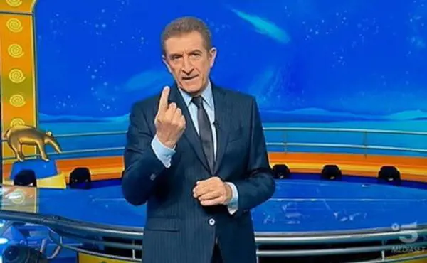 Polemica per la battuta di Greggio su Achille Lauro. Striscia chiarisce: "Siamo noi che ci stupiamo"