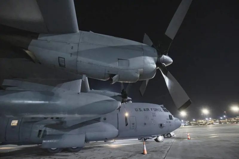 Aerei schierati sul fianco est: ora si muove la Nato