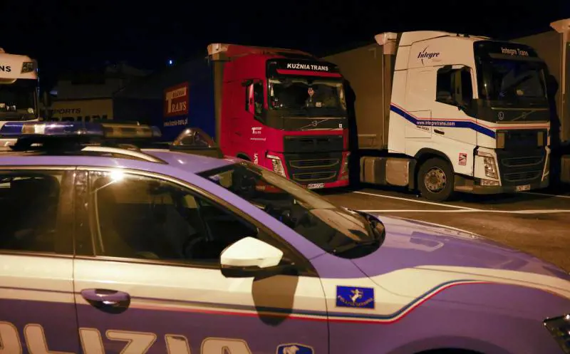 Brescia, camionista ucraino separatista accoltella connazionale filogovernativo