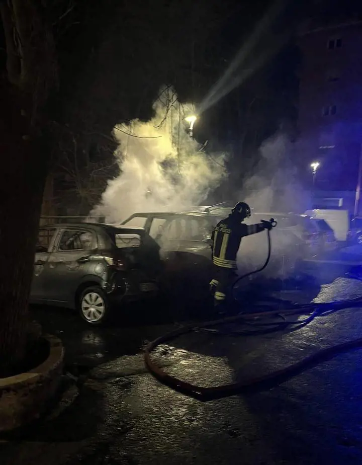 A fuoco l'auto di una giornalista del Tg1. Indagano i carabinieri