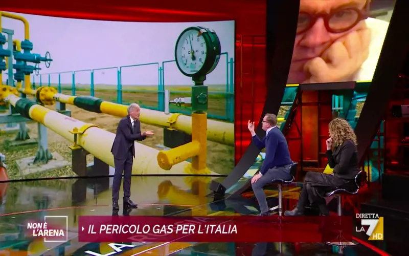 "Siete al governo", "Facciamo il teatrino?": Giletti è una furia col senatore