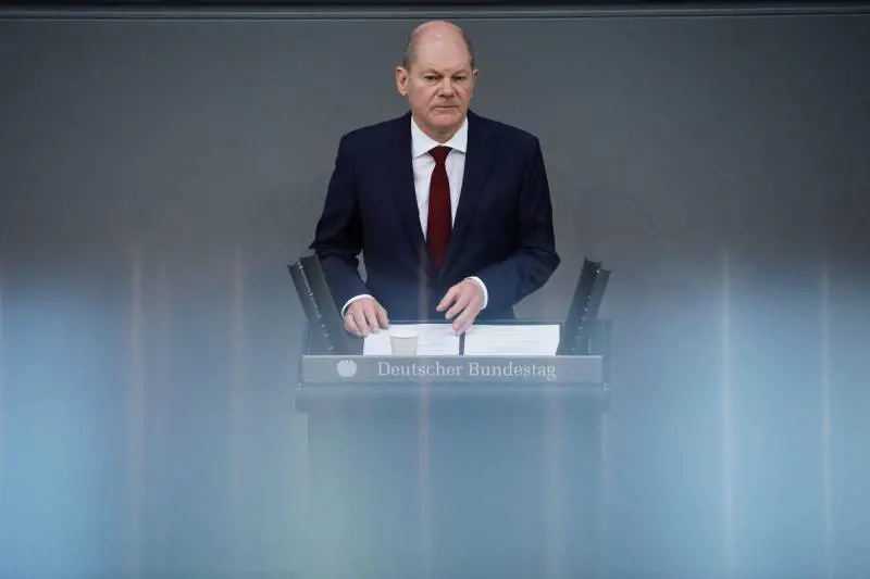 "In vacanza dopo la catastrofe". Nuova tegola sul governo di Scholz