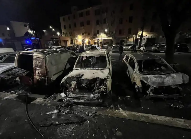 "Presenteremo interrogazione". Sviluppi sull'auto bruciata alla giornalista Rai