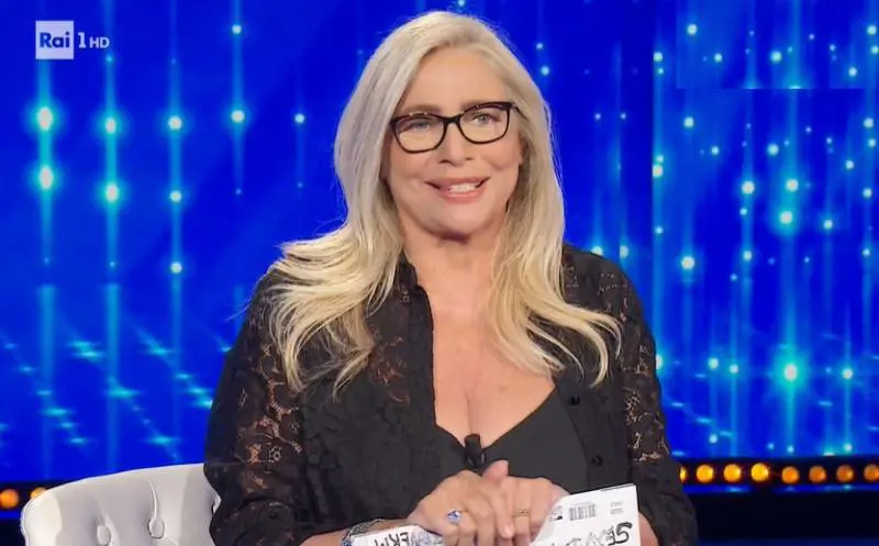 Mara Venier imbarazza Achille Lauro: "Preferirei essere tua amante..."