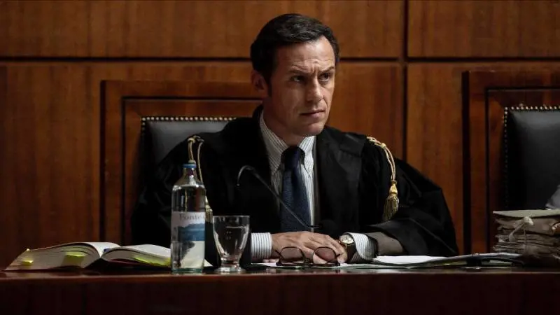 Stefano Accorsi è Vostro Onore nella nuova fiction di Rai Uno