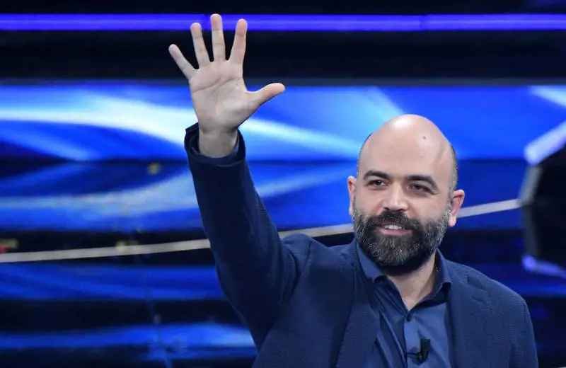L'ossessione di Saviano: vede le mafie pure in guerra