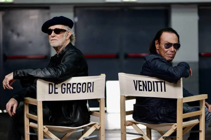 Il principe, il biondo, il rocker faranno ballare tutta la Mostra del cinema